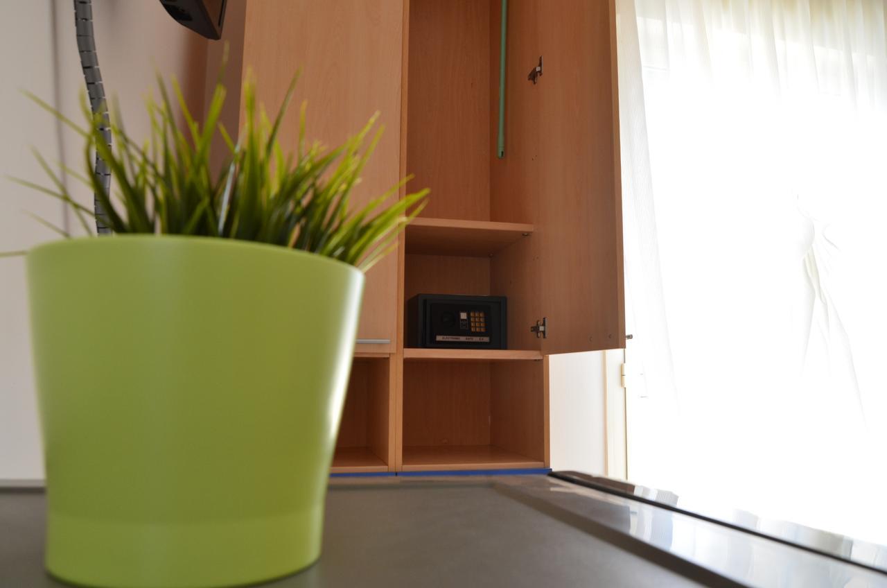 Residence Verbena Rimini Buitenkant foto